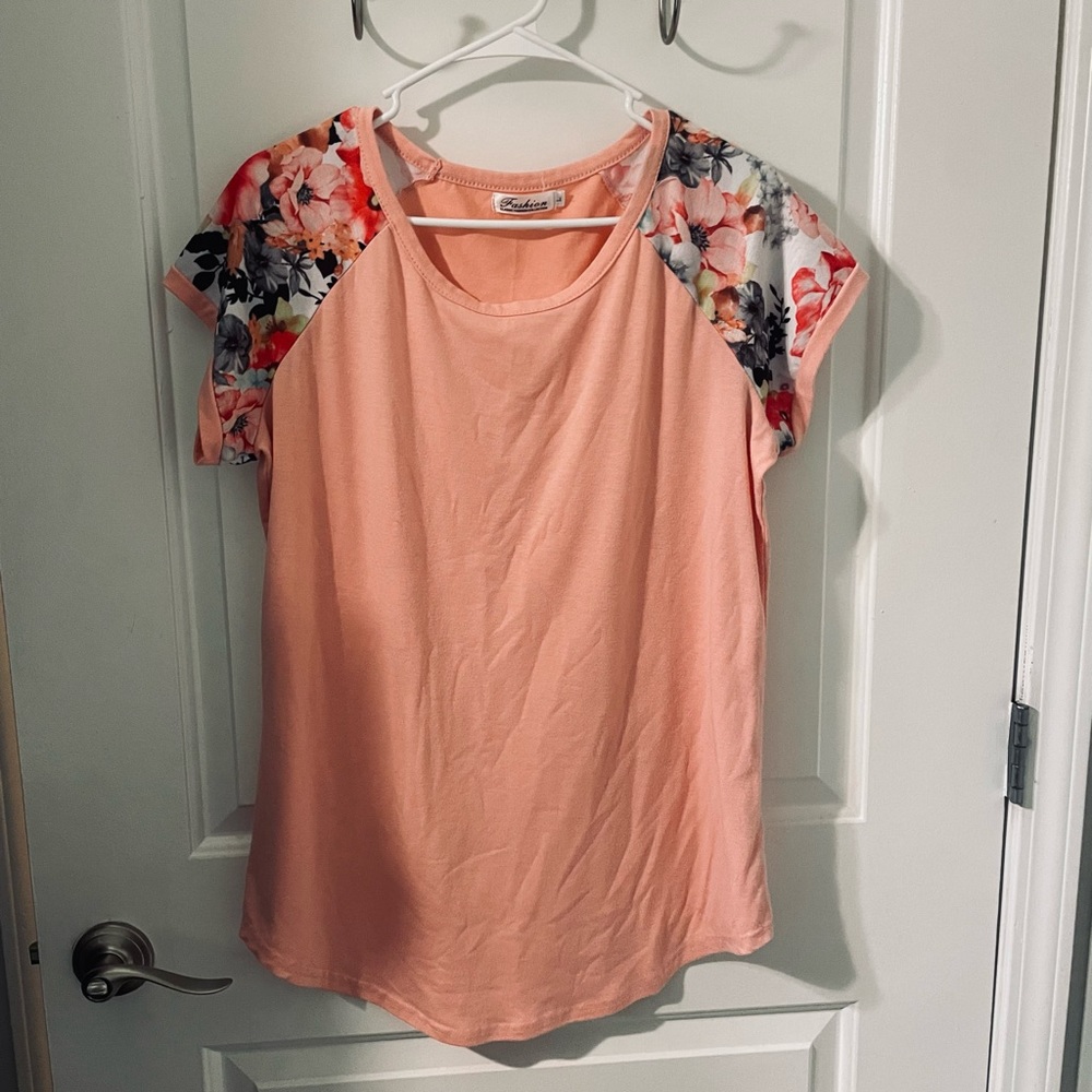 Cute t shirt with floral sleeve